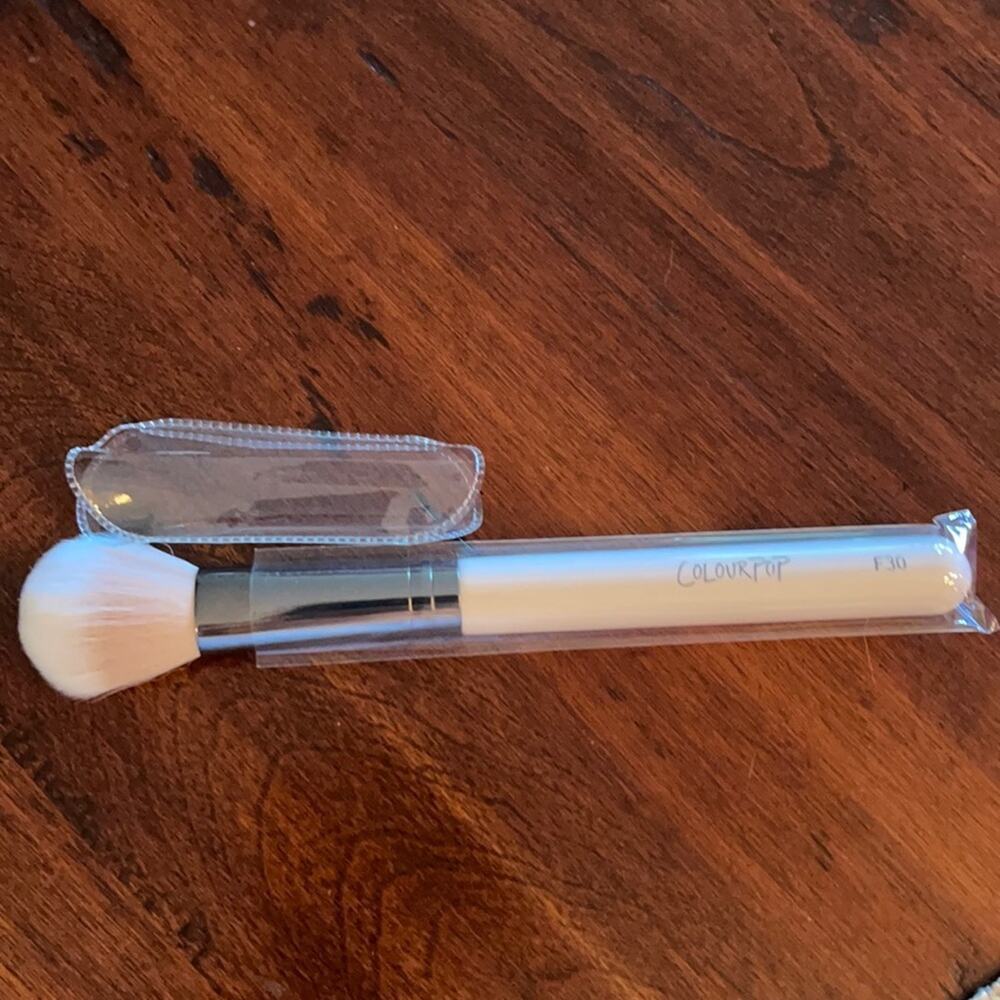 NWT ColourPop Large Fluffy Makeup Face Brush F30